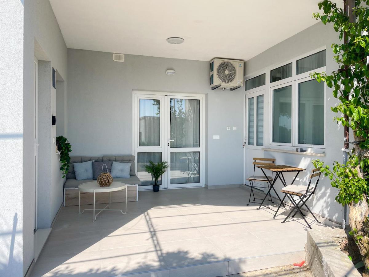 Modern Studio Overlooking Downtown Makarska Exterior foto